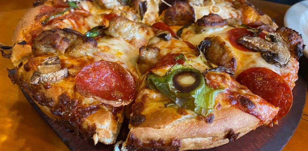 Experience the Best Pizza in Wisconsin Dells at Moosejaw 1 best pizza in wisconsin dells