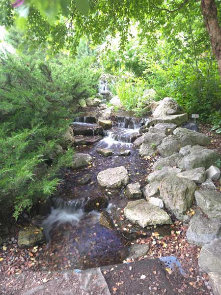 la crosse garden waterfall